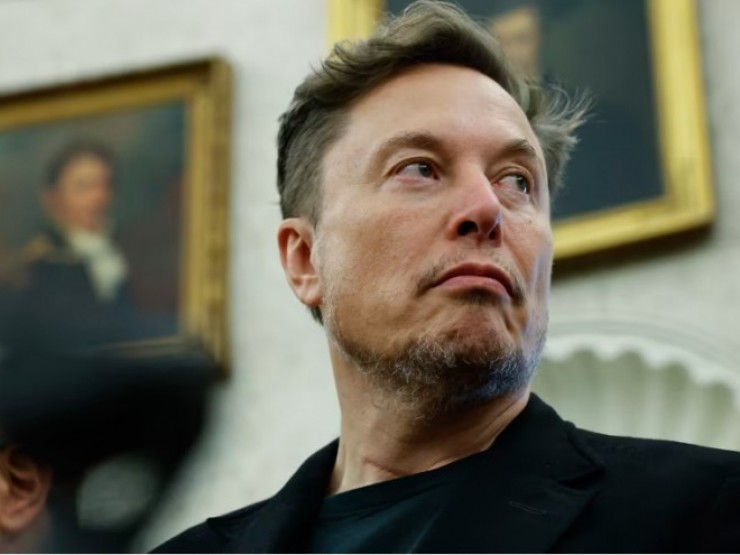 Elon Musk và cuộc chiến chính trị đang nhấn chìm Tesla