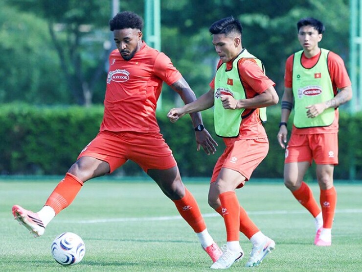 Xuân Son phấn khích ăn mừng "Siu" như Ronaldo, ĐT Việt Nam hứng khởi tập ở Hàn Quốc
