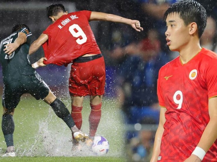 Đình Bắc bị Văn Sơn giật cùi chỏ vào mặt, đối thủ nhận ngay thẻ đỏ