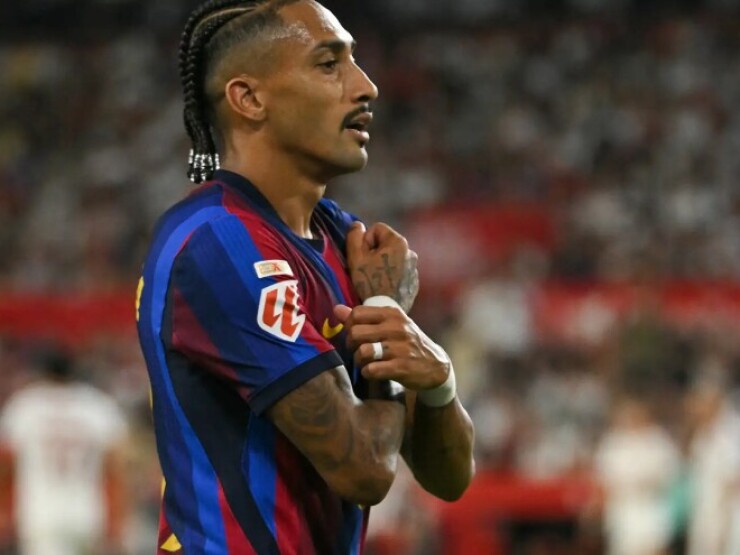 Raphinha 2 trận ghi hat-trick cho Barcelona: Vượt Messi, lỡ kỷ lục của Ronaldo