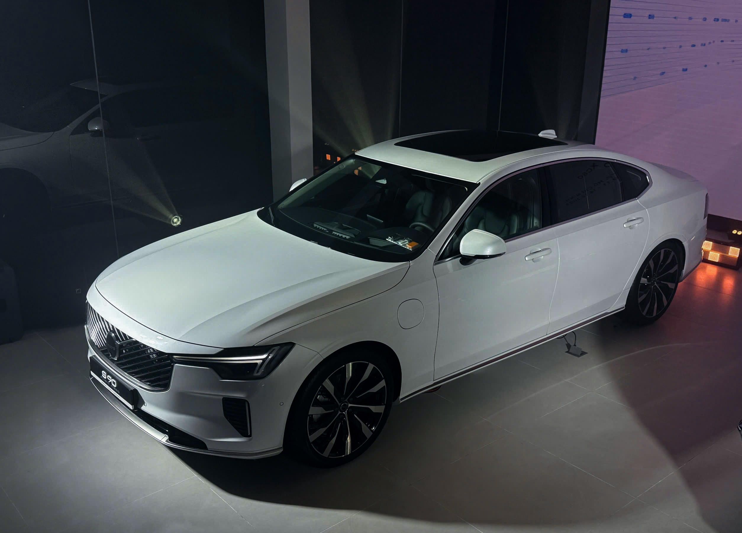 Volvo S90 và XC60 bản nâng cấp mới có giá từ 2,3 tỷ đồng ảnh 11 Volvo S90 và XC60 bản nâng cấp mới có giá từ 2,3 tỷ đồng ảnh 11