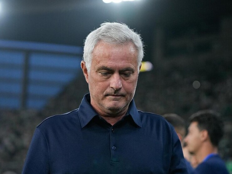 Mourinho mất kiểm soát khiến hàng thủ Real Madrid khốn đốn