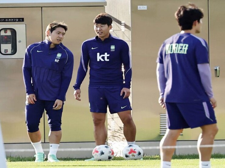 Thực hư vụ Lee Kang In tranh giành quyền lực phòng thay đồ với Son Heung Min